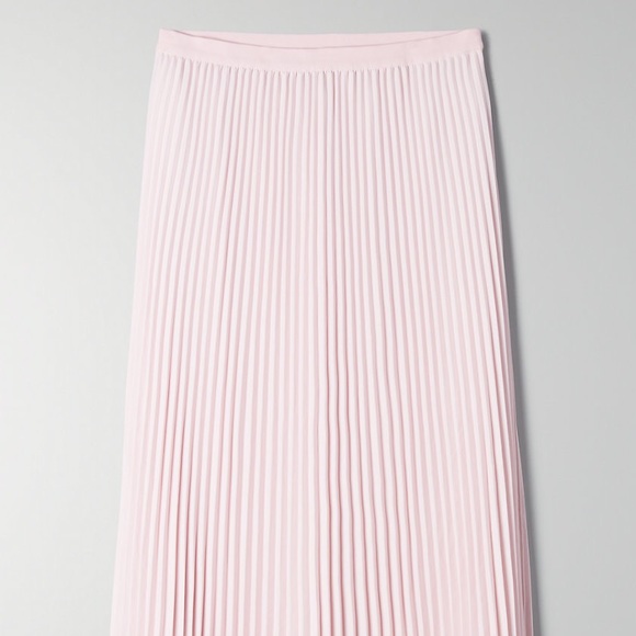 Aritzia Dresses & Skirts - Aritzia Babaton Jude pleated skirt in Pink